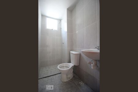 Banheiro social de apartamento para alugar com 2 quartos, 75m² em Jaqueline, Belo Horizonte